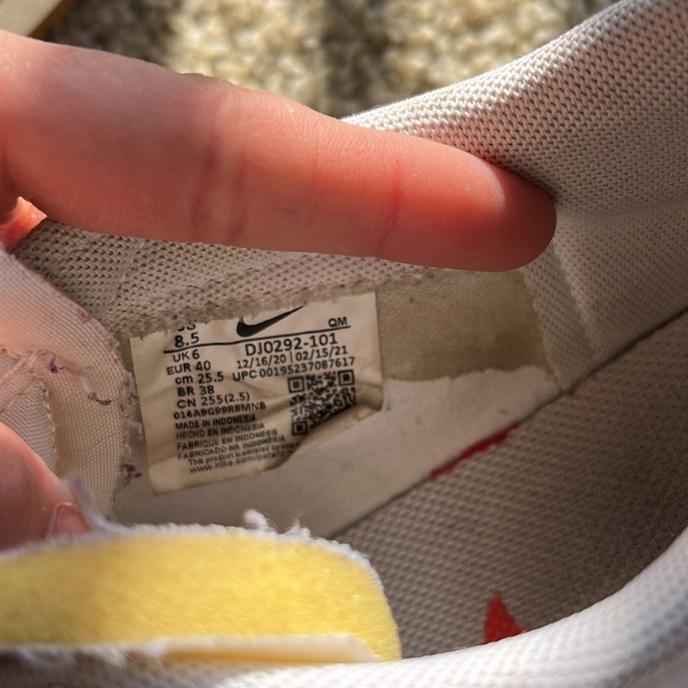 Nike - Picture 4 of 4
